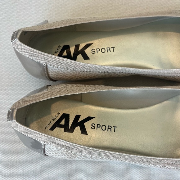 Anne Klein Women Shoe Size 11 Gold Snake Print Slip On Cap Toe Ballet Flat - Picture 5 of 10